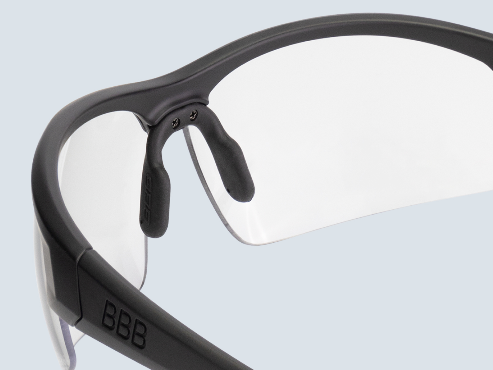 With an adjustable nose piece