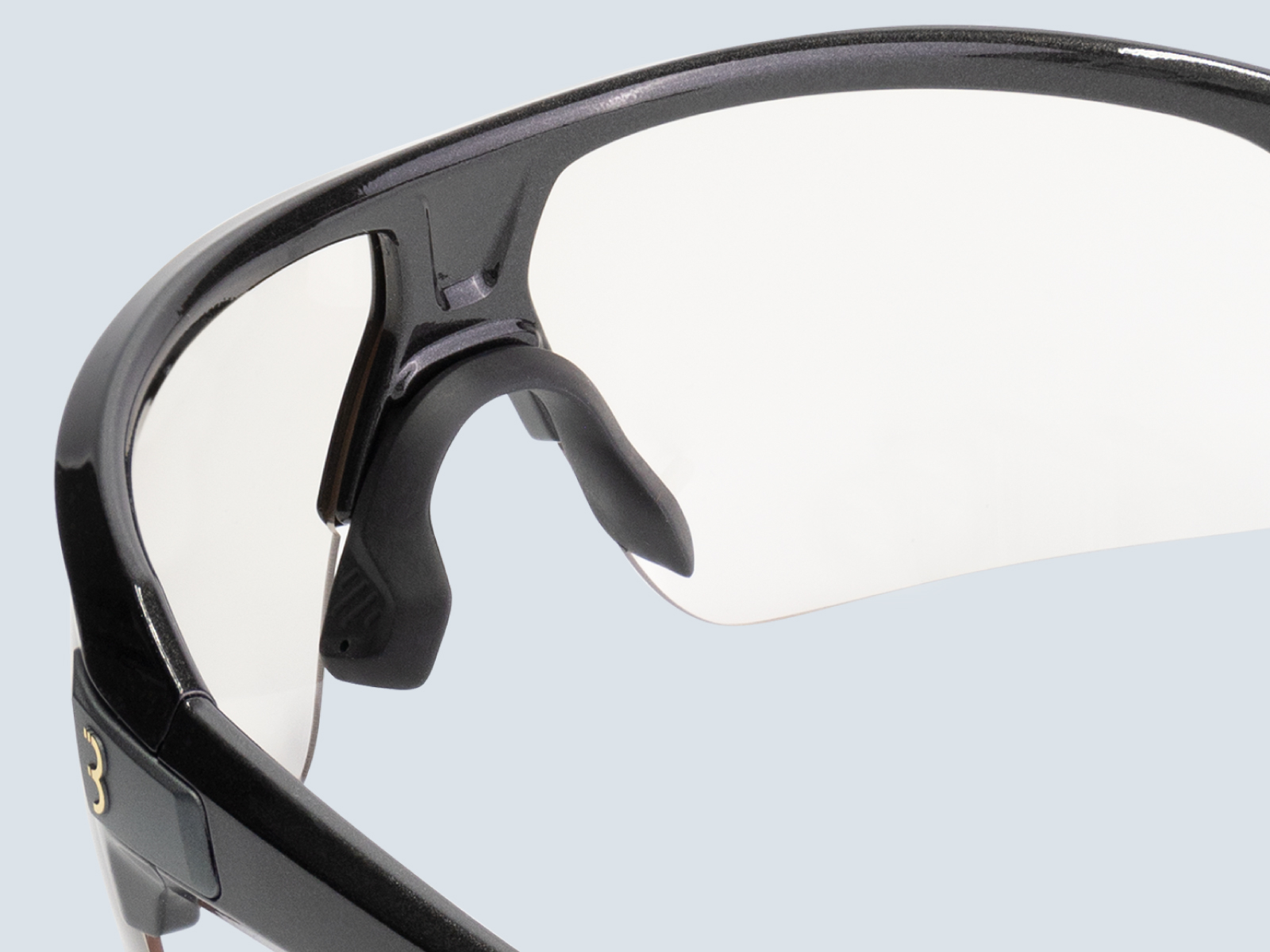 S nastavitelným nosním mostkem